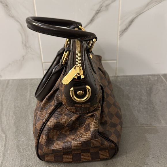 EUC Louis Vuitton Damier Ebene Trevi PM w/ Strap - Picture 5 of 17